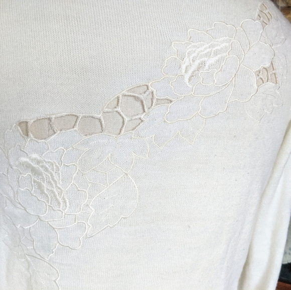 UO embroidered cut out sweater - Picture 5 of 8